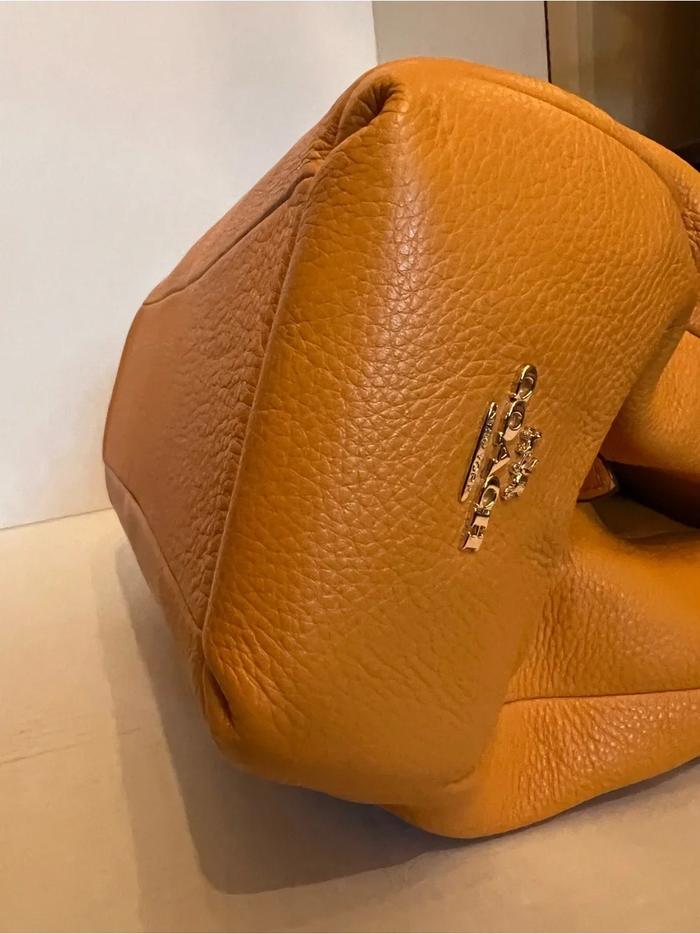 NWOT Coach Orange Pebbled Shoulder Bag Large Zip Gold Hardware with Wristlet